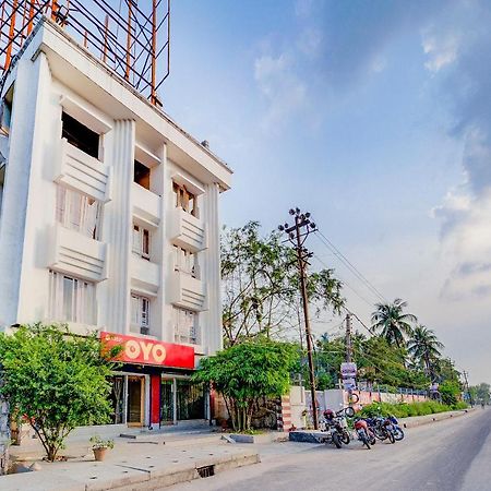 Oyo 13521 Sudhriti Hotel Siliguri Exteriör bild