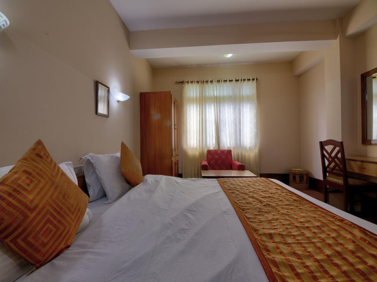 Oyo 13521 Sudhriti Hotel Siliguri Exteriör bild