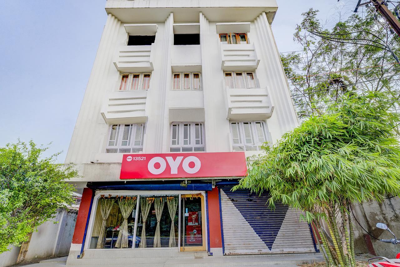 Oyo 13521 Sudhriti Hotel Siliguri Exteriör bild