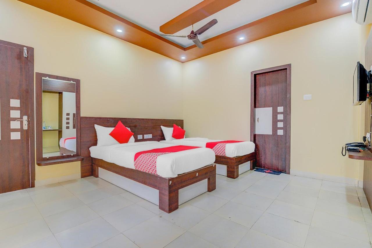 Oyo 13521 Sudhriti Hotel Siliguri Exteriör bild
