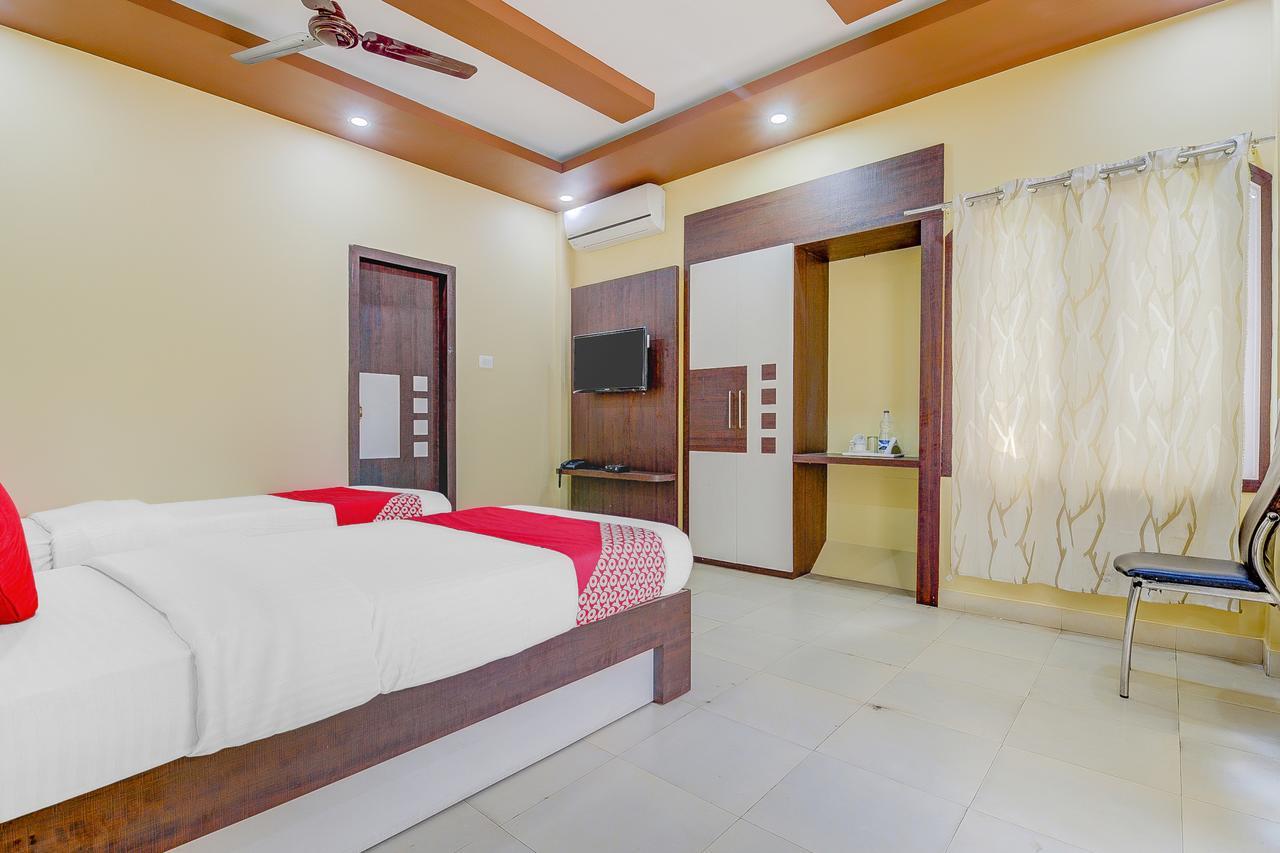 Oyo 13521 Sudhriti Hotel Siliguri Exteriör bild