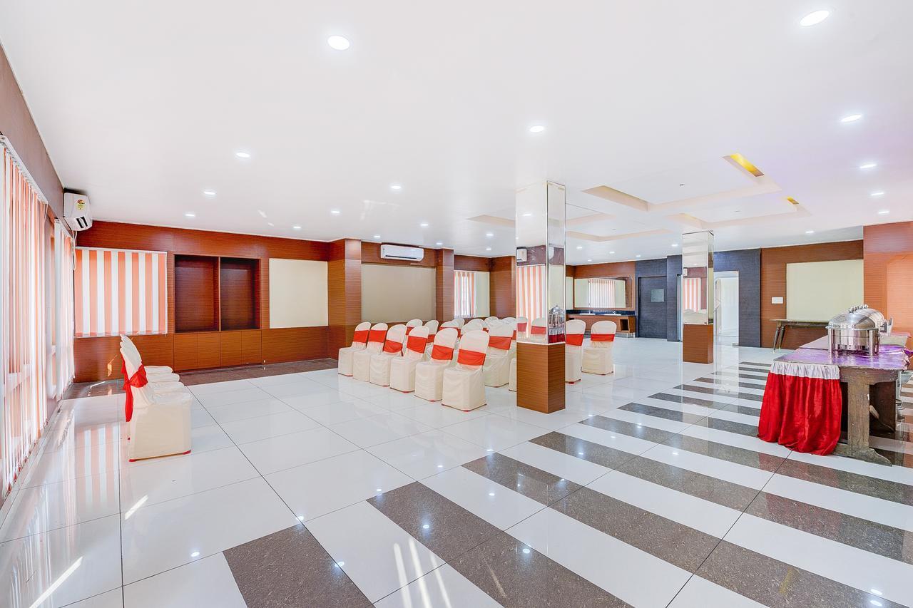 Oyo 13521 Sudhriti Hotel Siliguri Exteriör bild