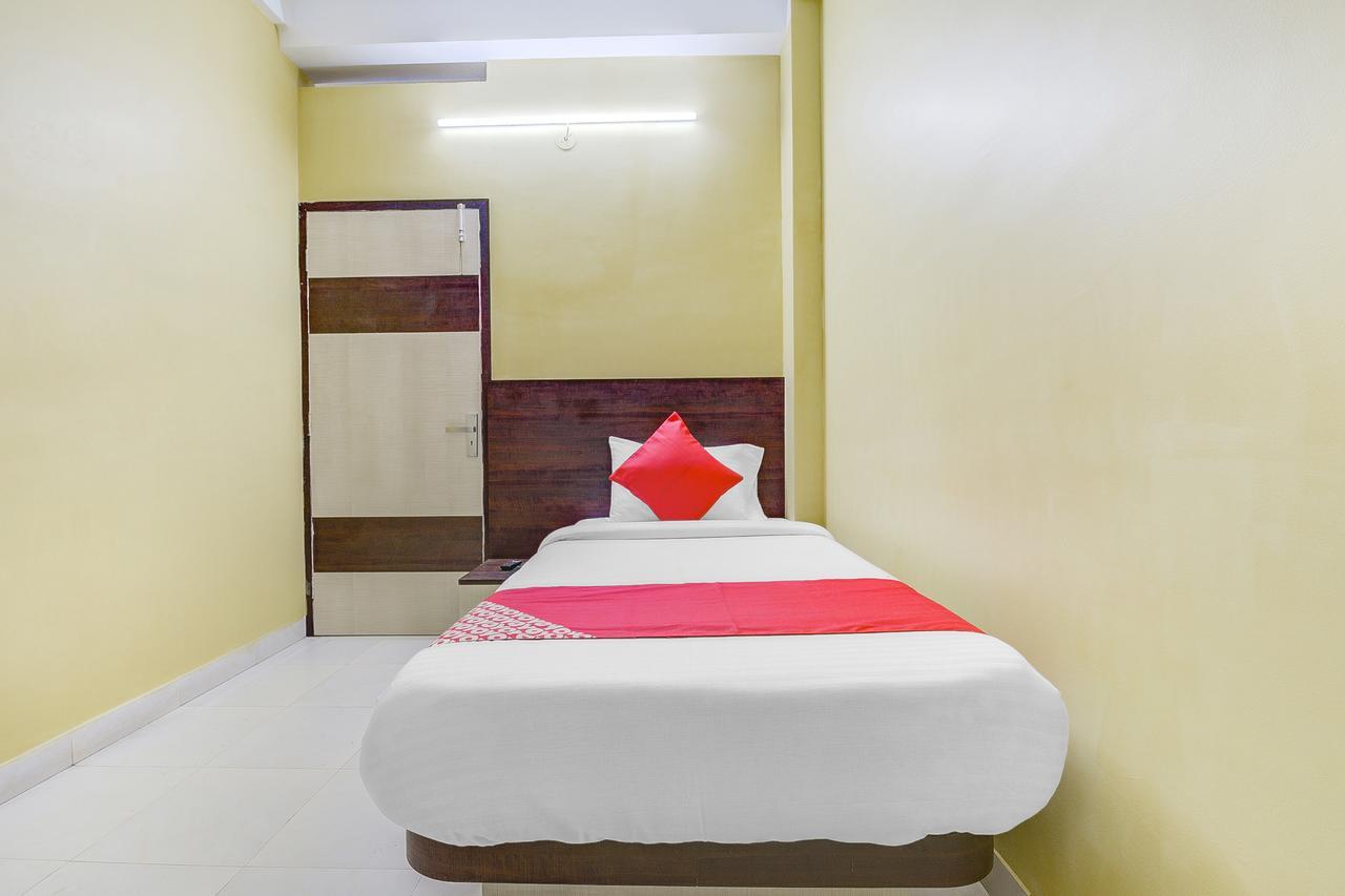 Oyo 13521 Sudhriti Hotel Siliguri Exteriör bild