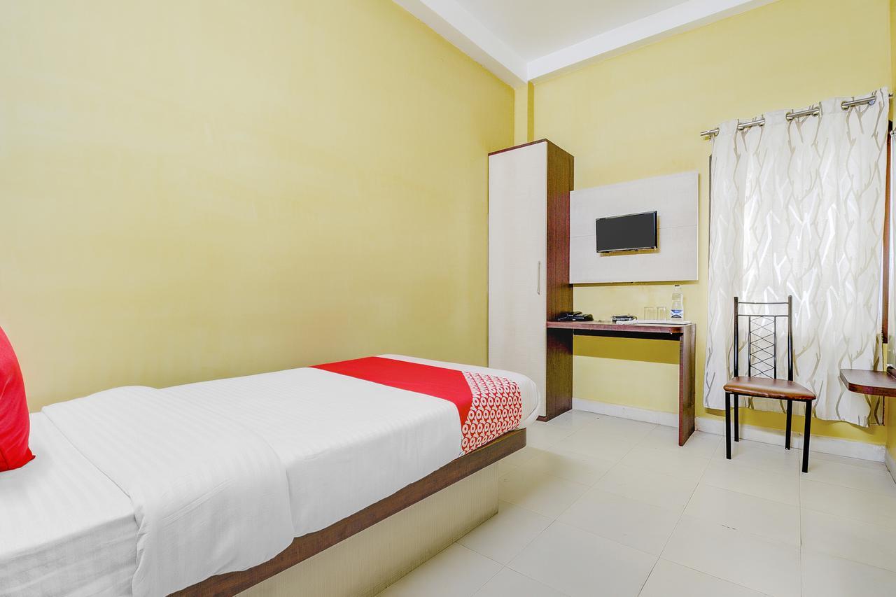 Oyo 13521 Sudhriti Hotel Siliguri Exteriör bild