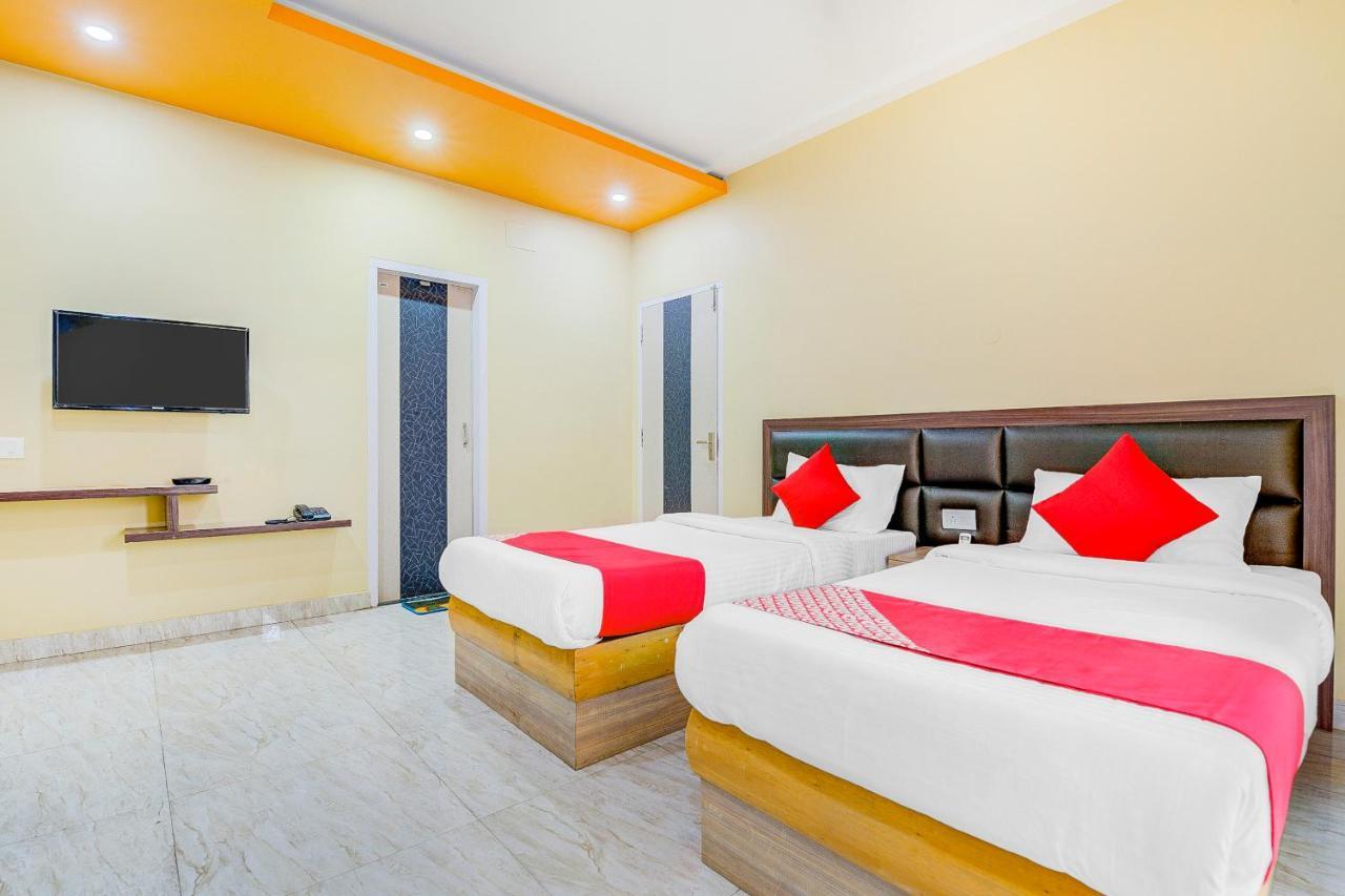 Oyo 13521 Sudhriti Hotel Siliguri Exteriör bild