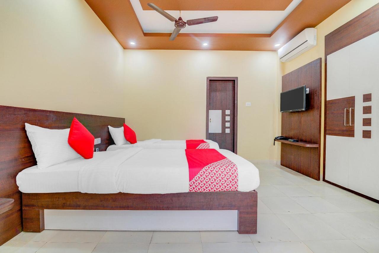 Oyo 13521 Sudhriti Hotel Siliguri Exteriör bild