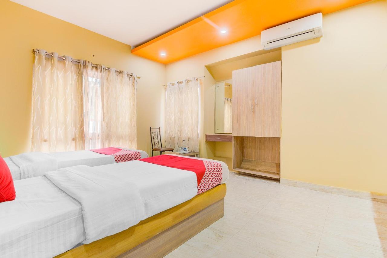 Oyo 13521 Sudhriti Hotel Siliguri Exteriör bild