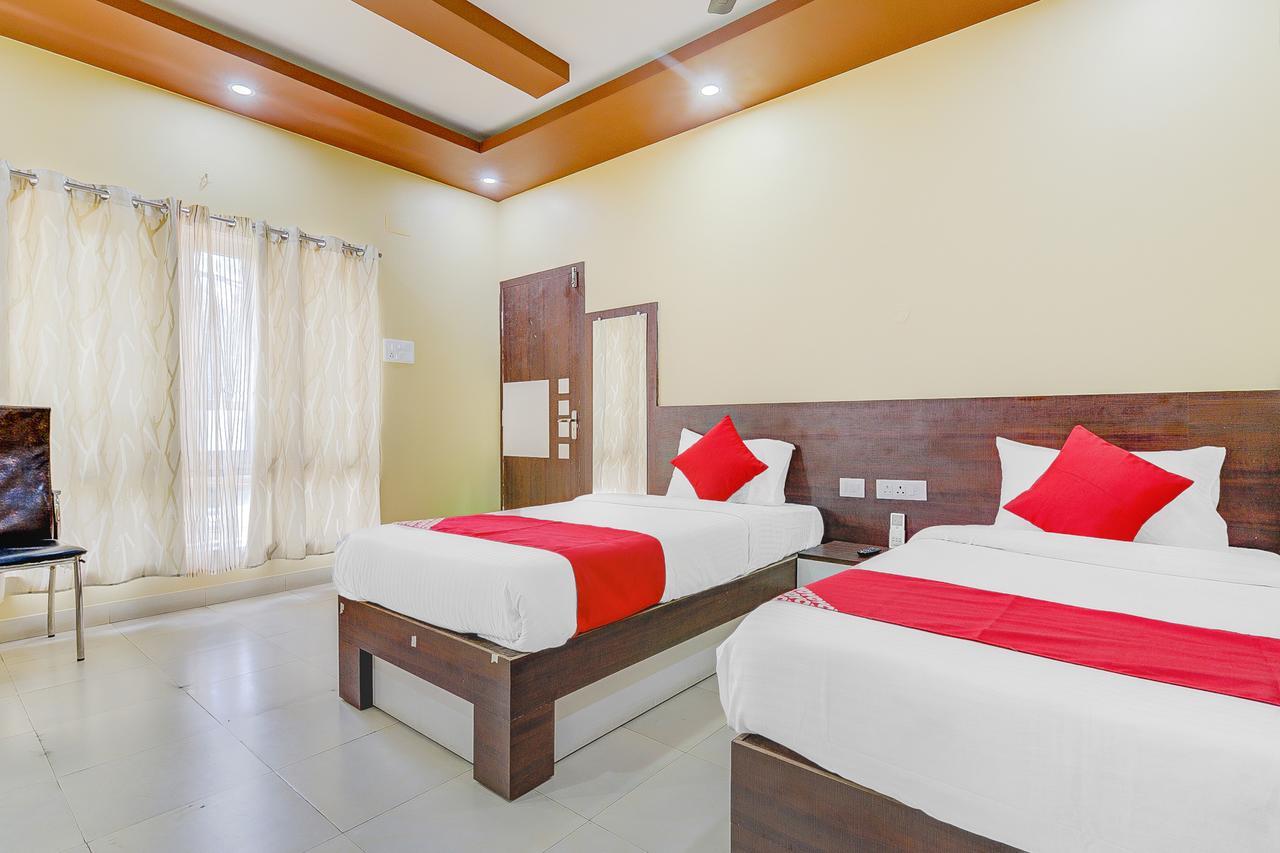 Oyo 13521 Sudhriti Hotel Siliguri Exteriör bild
