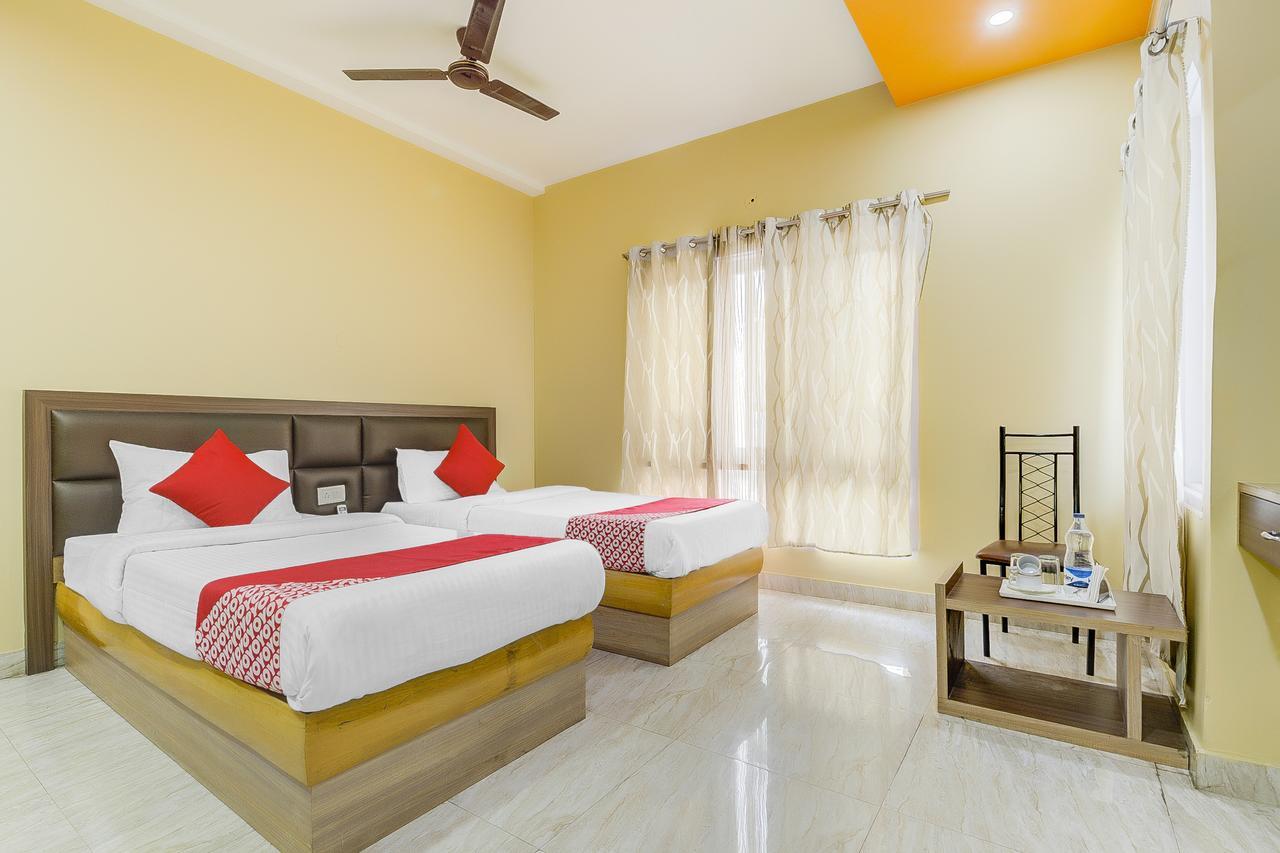 Oyo 13521 Sudhriti Hotel Siliguri Exteriör bild